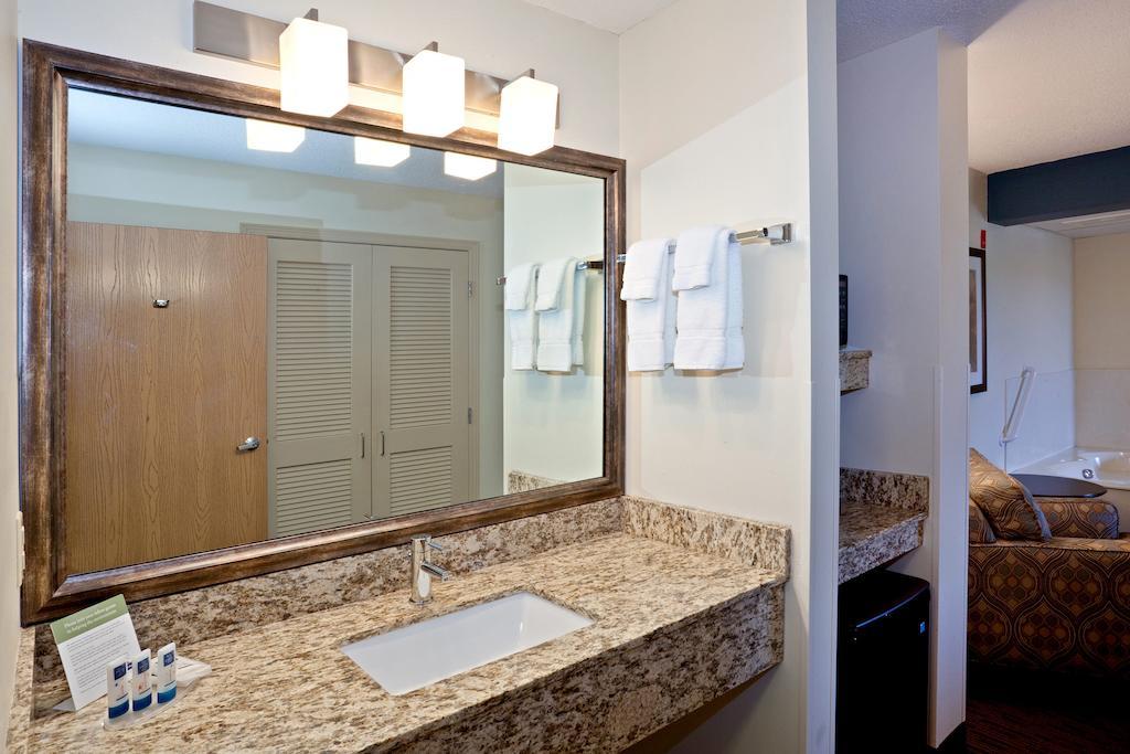 Americinn By Wyndham Chanhassen Exterior photo