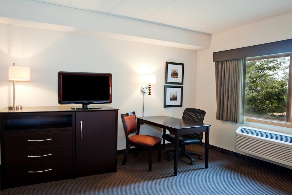 Americinn By Wyndham Chanhassen Exterior photo