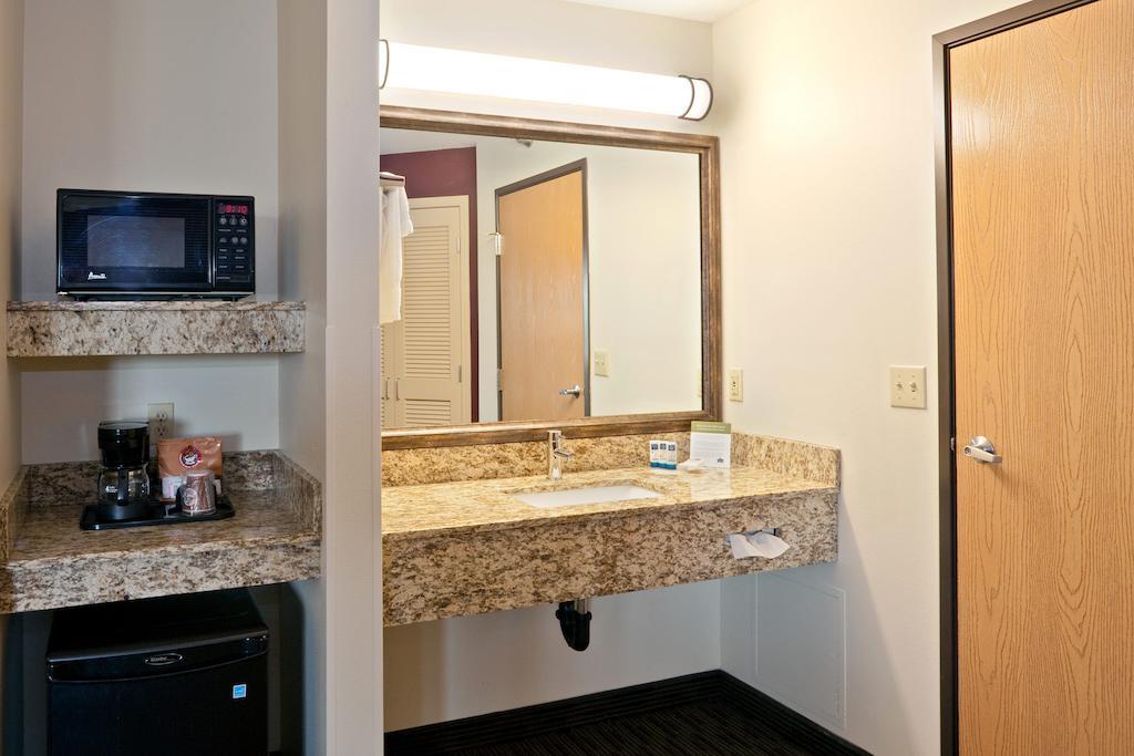 Americinn By Wyndham Chanhassen Exterior photo