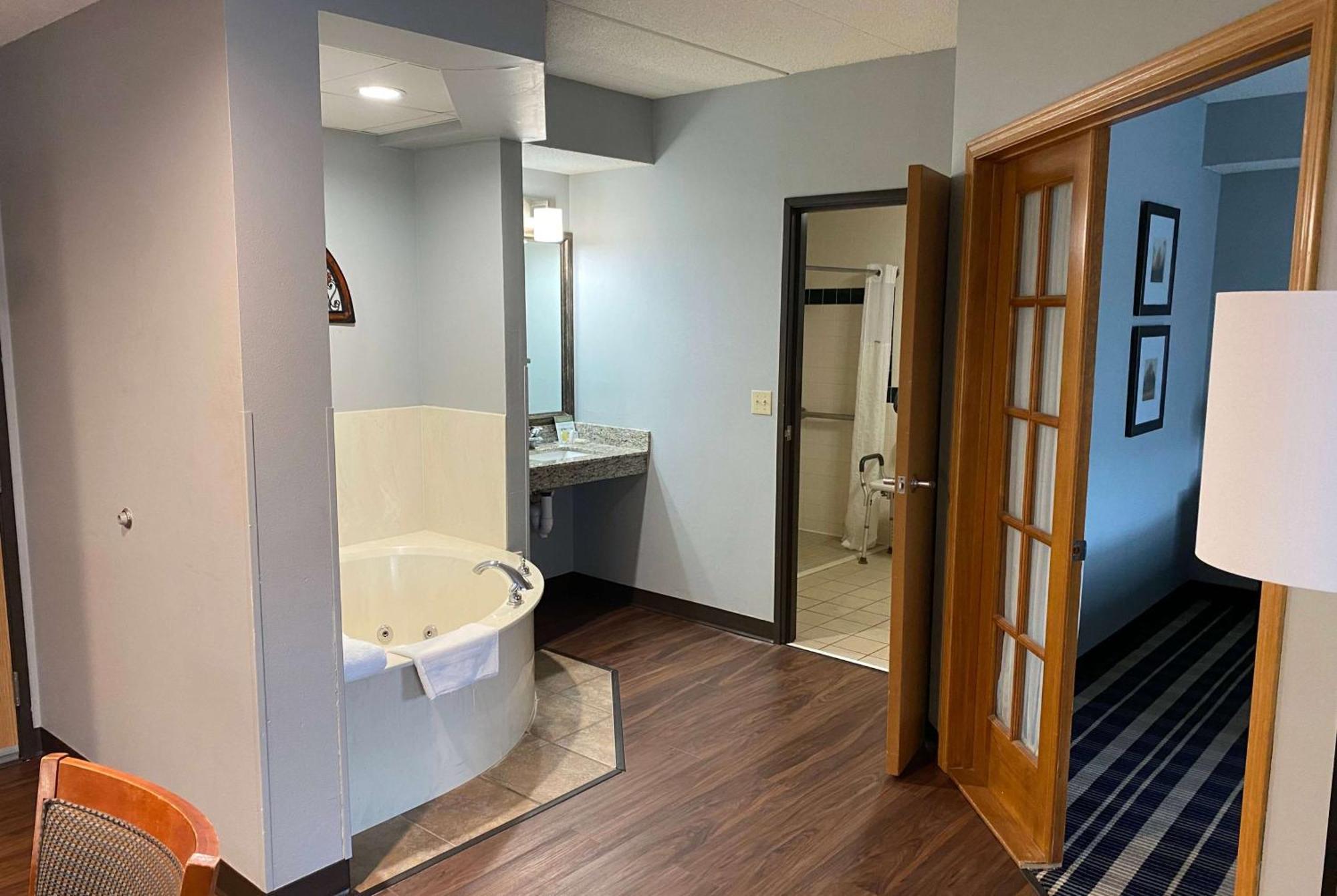 Americinn By Wyndham Chanhassen Exterior photo