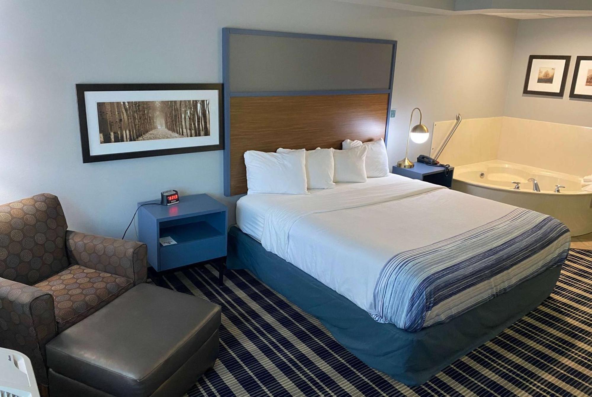 Americinn By Wyndham Chanhassen Exterior photo